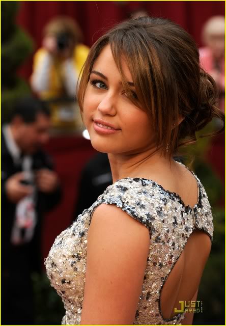 miley-cyrus-2009-oscars-03.jpg